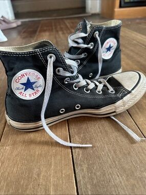 Black high top converse women’s size 8/ men’s size 6